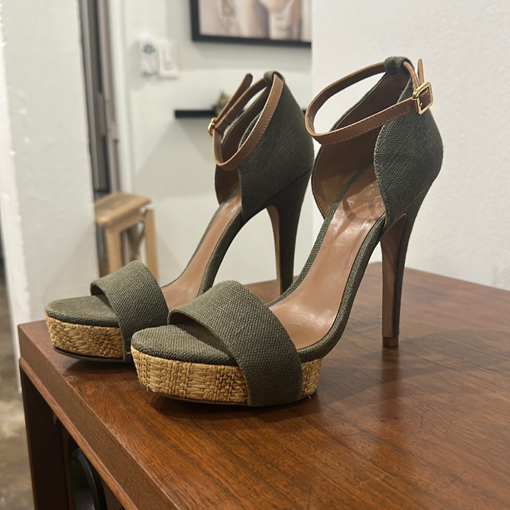 Tory Burch Platform Heels 8.5